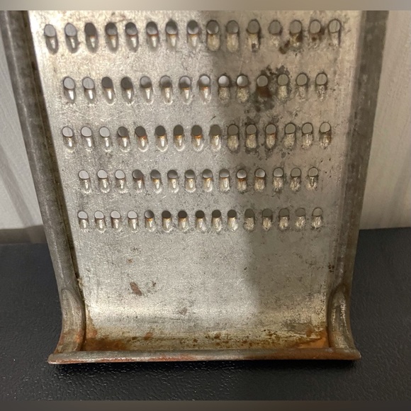 Vintage The Wonder Shredder Kitchen Grater - Picture 5 of 8
